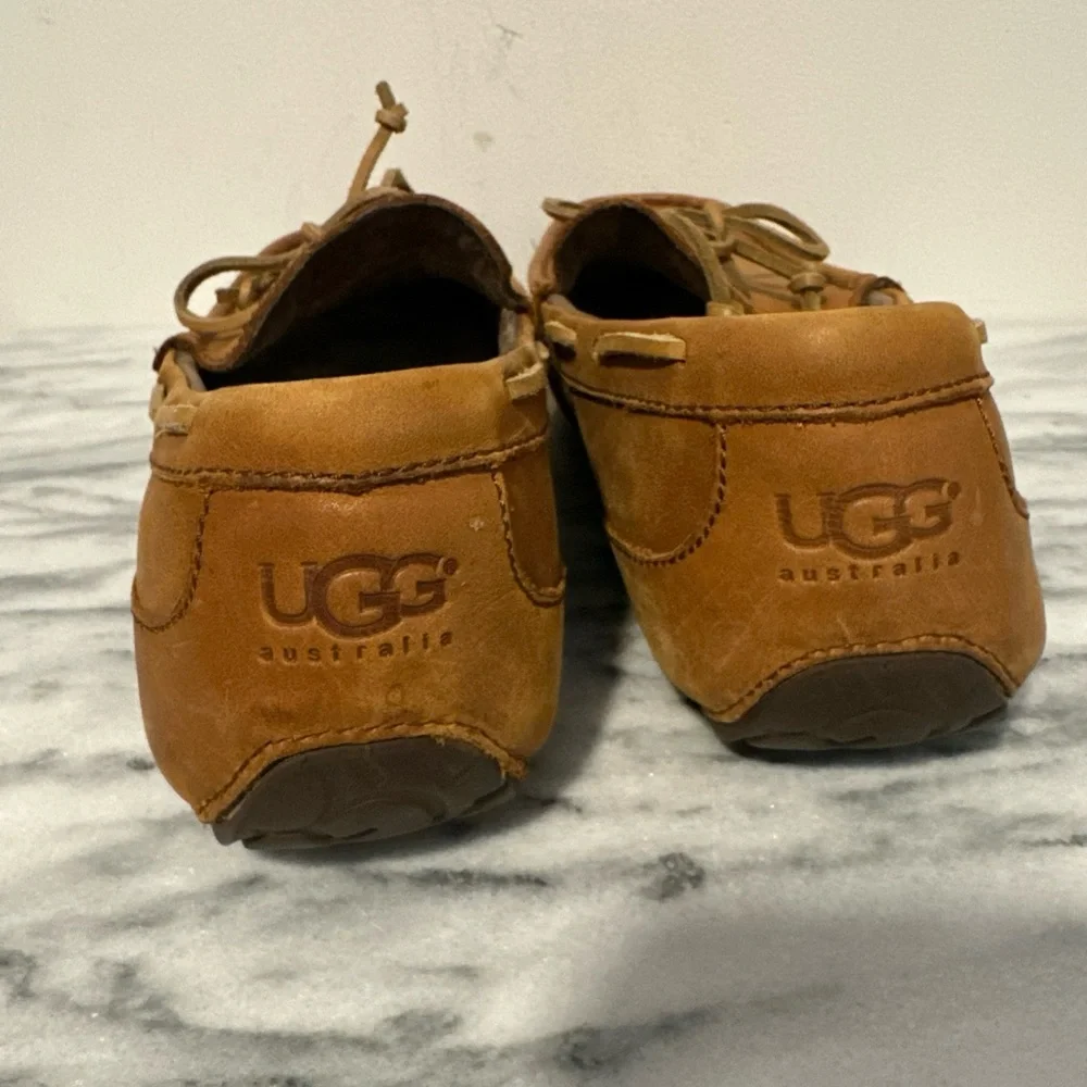 UGG Men's leather moccasin loafers brown leather fur lined men’s sz 12